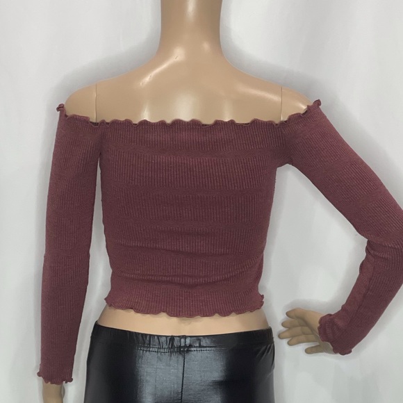 WINDSOR OFF THE SHOULDER CROPPED LONG SLEEVES T-SHIRT - Picture 2 of 2